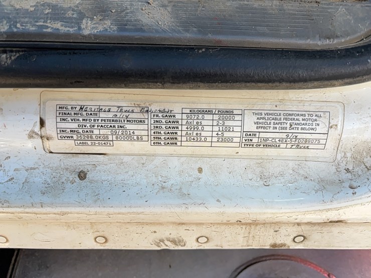 2015-peterbilt-567-image-11