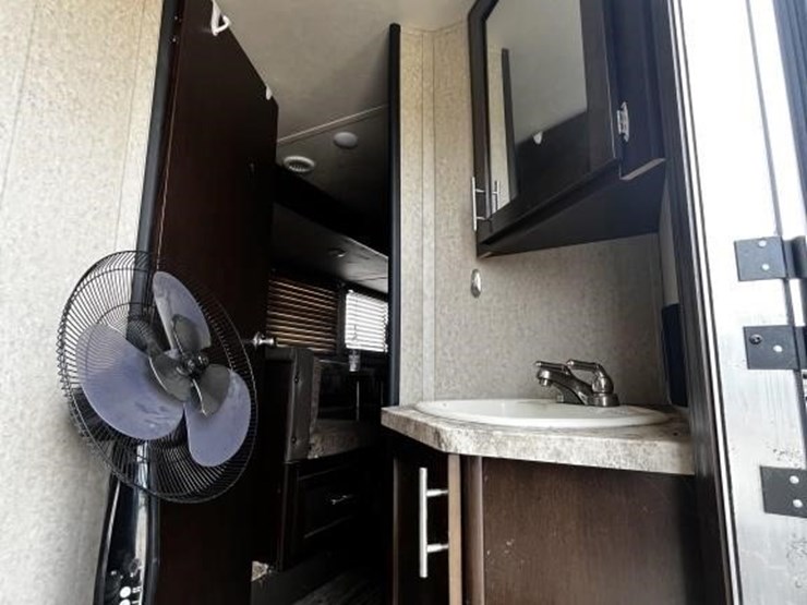 l2--2016-forest-river-travel-trailer-image-10