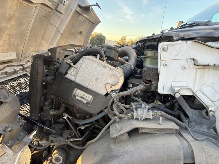 2016-ford-f650-xlt-image-9