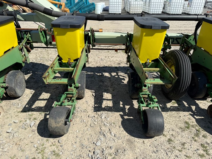 john-deere-12-image-9