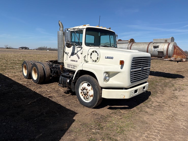 1989-ford-l9000-image-1