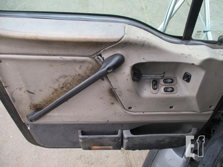 2008-sterling-l9500-image-15