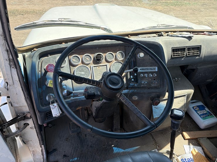 1989-ford-l9000-image-15