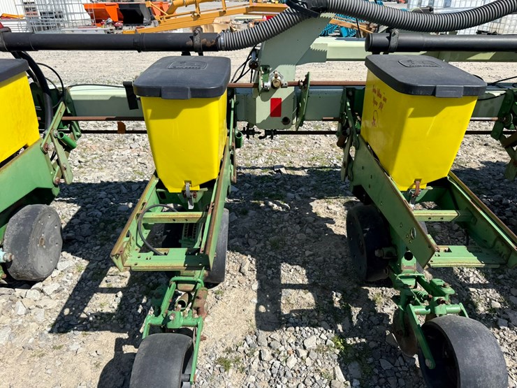 john-deere-12-image-19