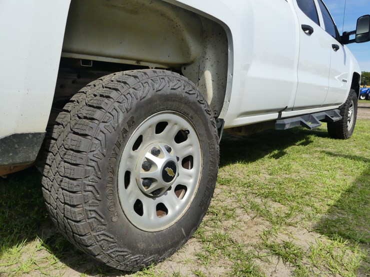 2018-chevrolet-3500-image-5