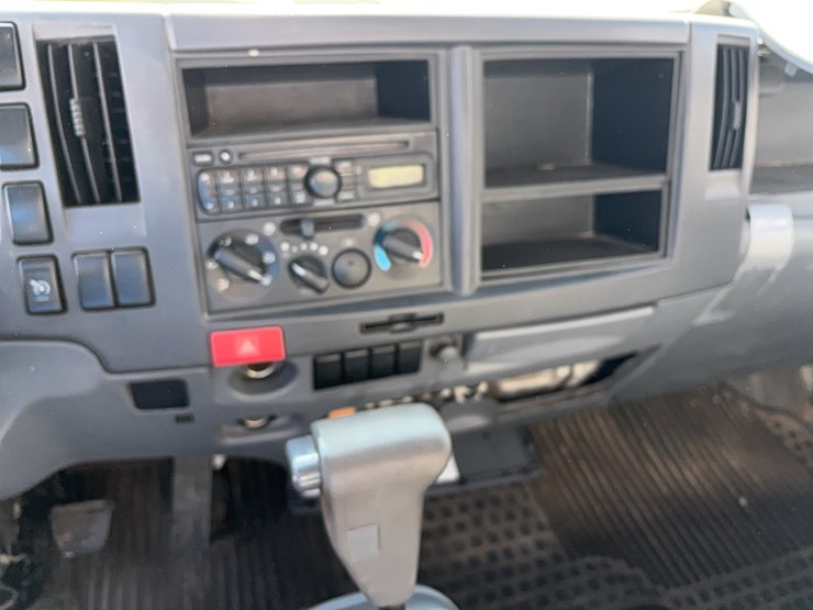 2008-isuzu-npr-image-21