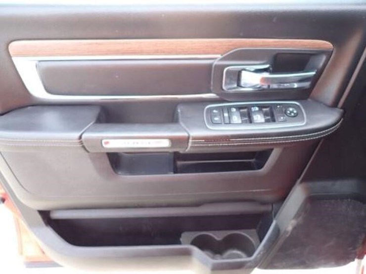 2018-ram-1500-laramie-image-12