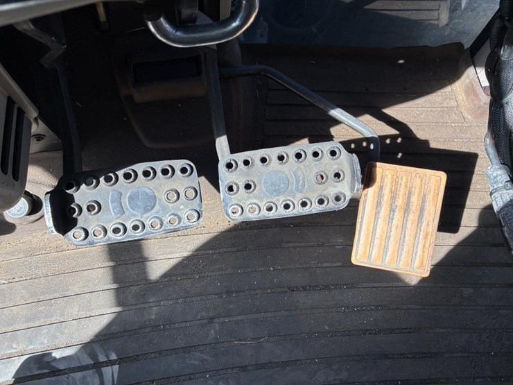 2005-john-deere-7130-image-21