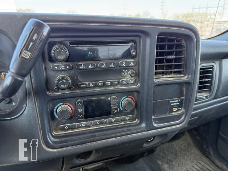 2004-chevrolet-2500-image-10