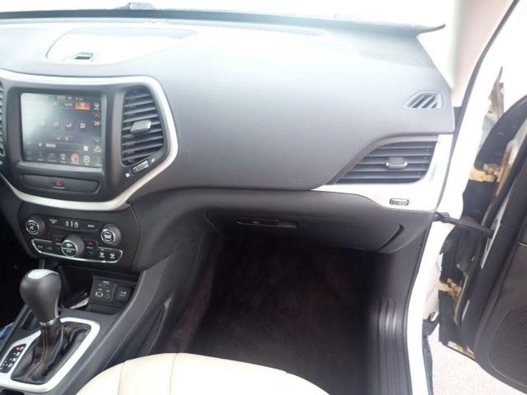 2016-jeep-cherokee-image-45