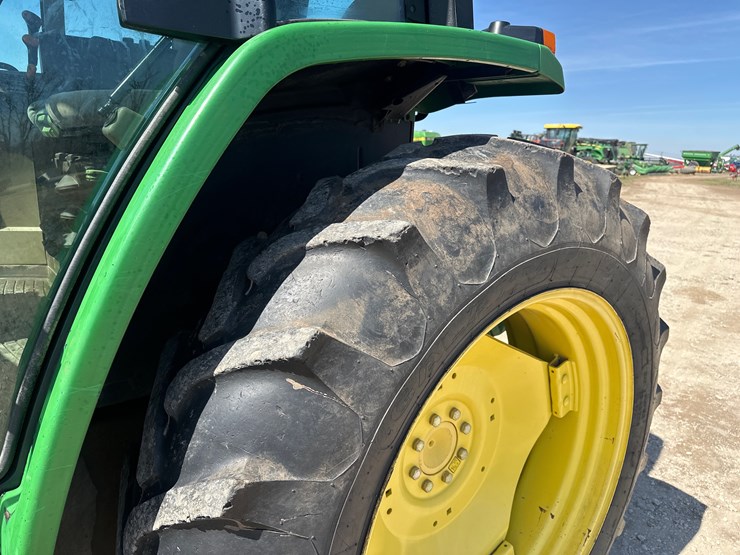 2000-john-deere-6210-image-7