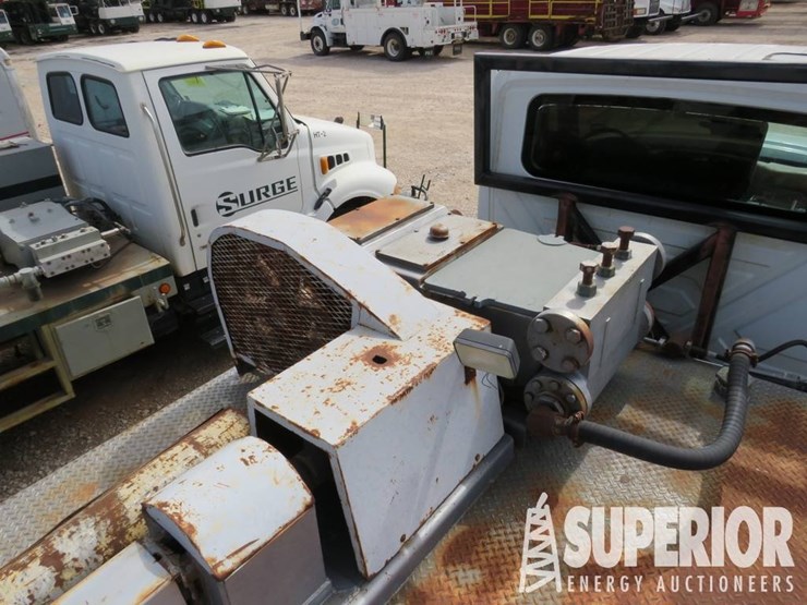 2011-international-7400-image-5