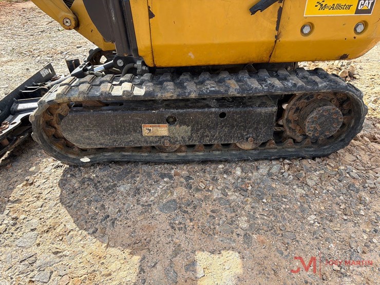 2018-caterpillar-300.9d-image-12