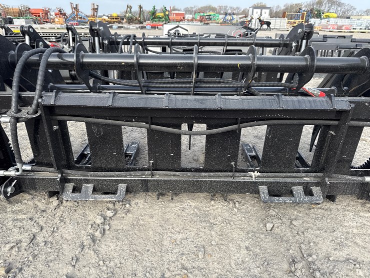 #2089-•-unused-giyi-clg72-72"-skid-steer-curved-log-grabber-inv#-42039-image-6