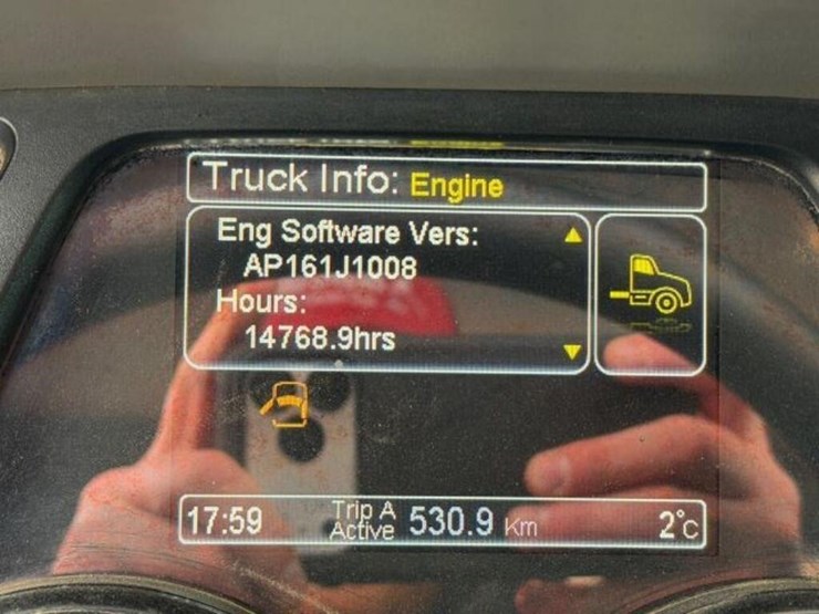 2017-peterbilt-567-image-23