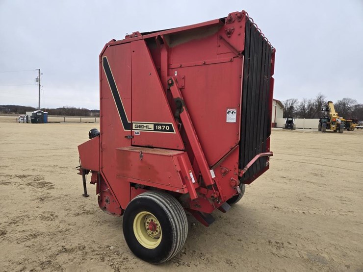 gehl-1870-image-8
