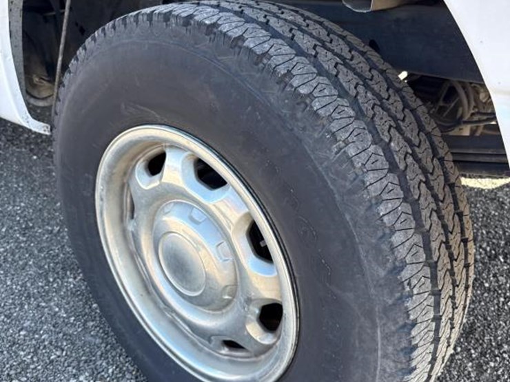 2013-ford-f150-xl-image-12