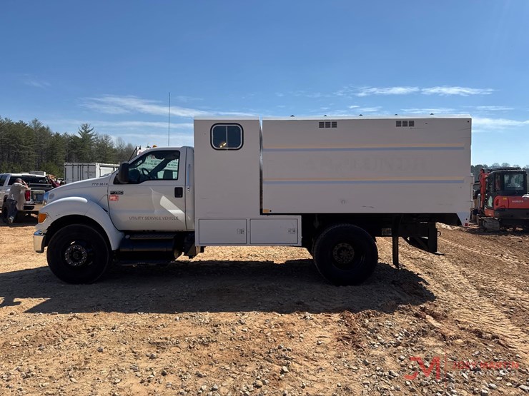 2013-ford-f750-xl-image-8