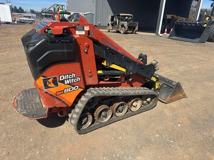 2020-ditch-witch-sk800-image-2