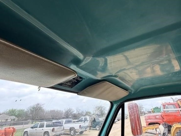 l2---1974-gmc-6500-grain-truck-image-10