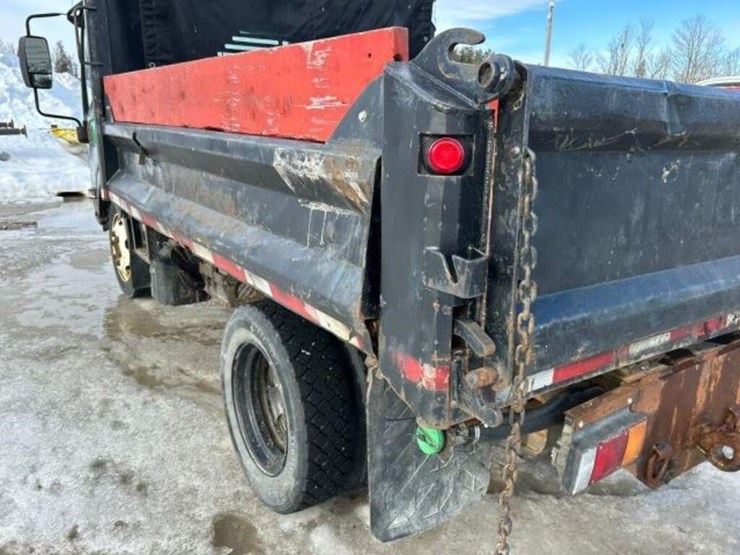 2015-isuzu-nrr-image-58