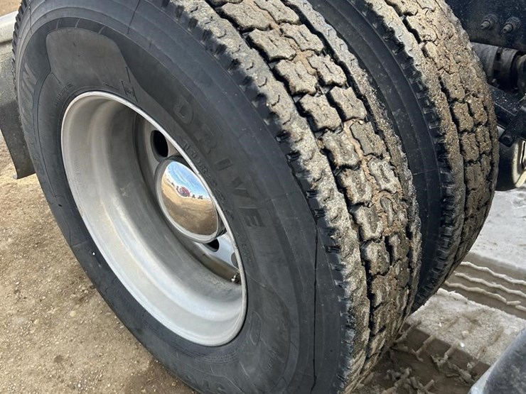 2012-peterbilt-386-image-51