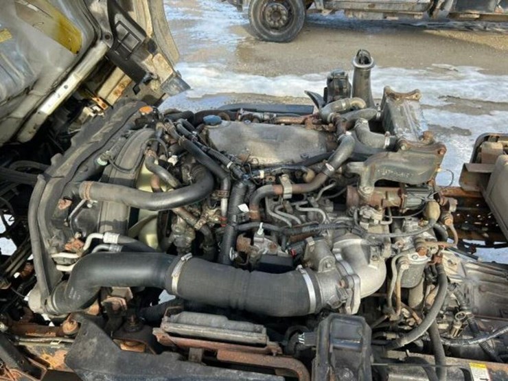 2015-isuzu-nrr-image-25