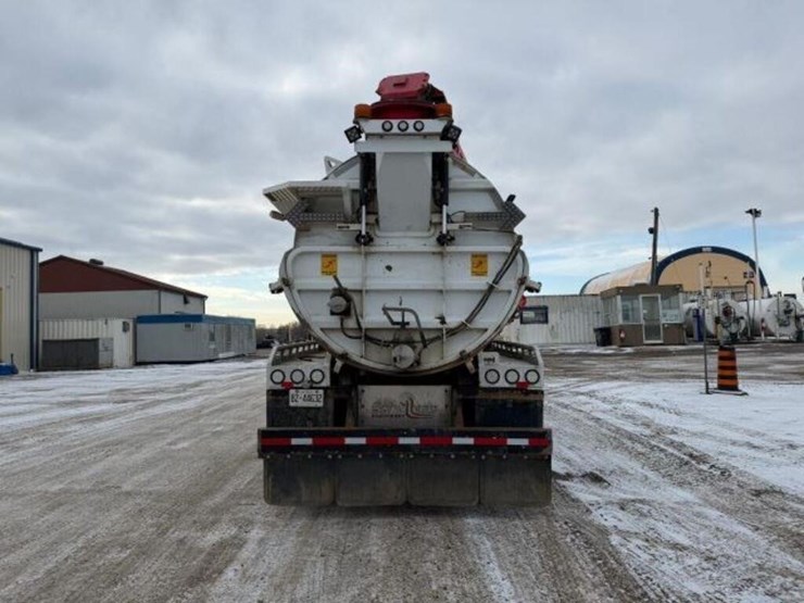 2017-peterbilt-567-image-9