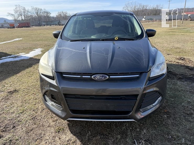 2015-ford-escape-se-image-2