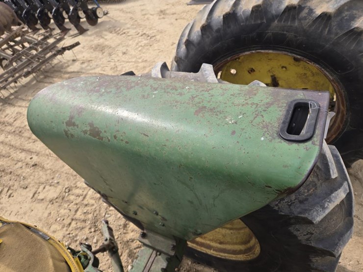 john-deere-4010-image-14