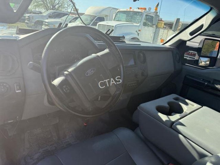 2011-ford-f550-image-25