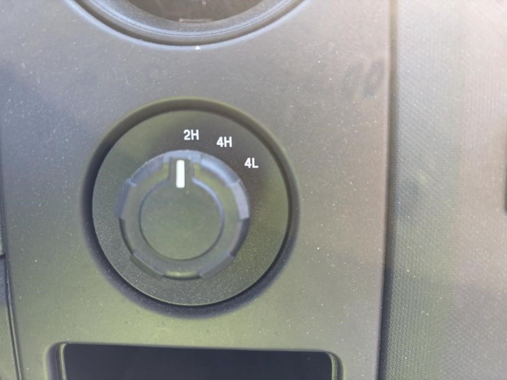 2014-ford-f150-xl-image-17