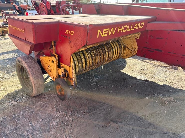 new-holland-310-image-3