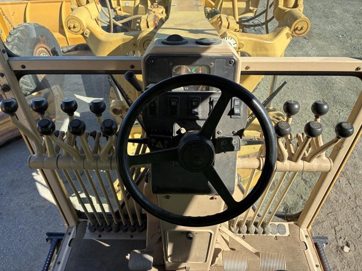 2003-caterpillar-143h-image-12