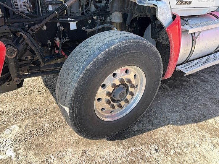 2014-kenworth-t880-image-23