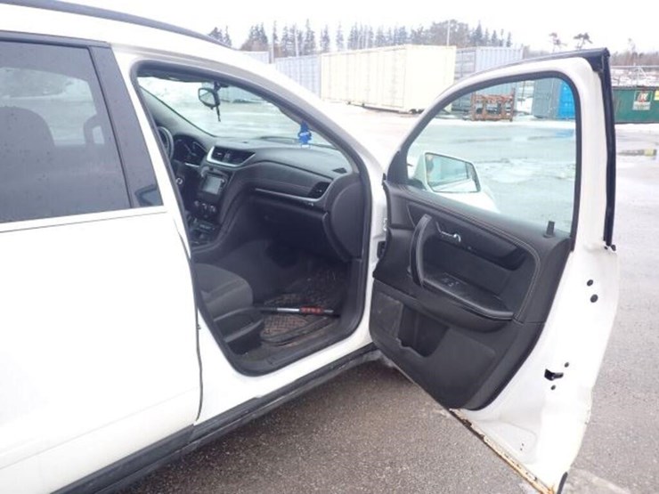 2015-chevrolet-traverse-image-37