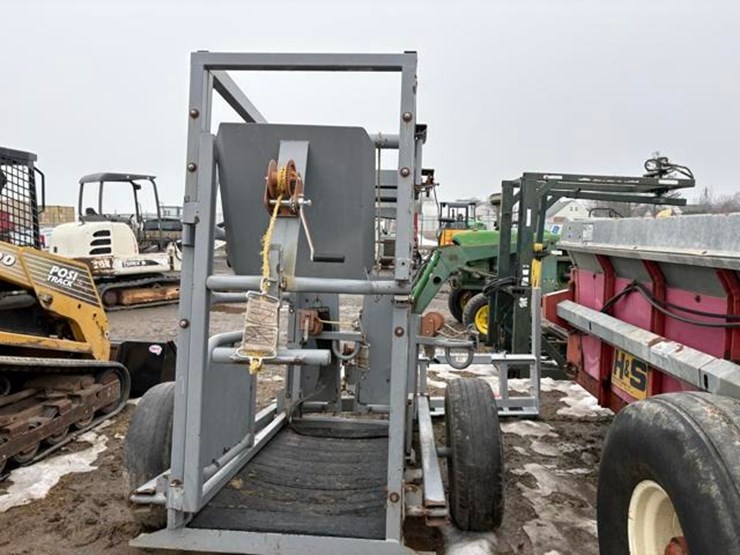 zimmerman-portable-cattle-head-lock-image-3