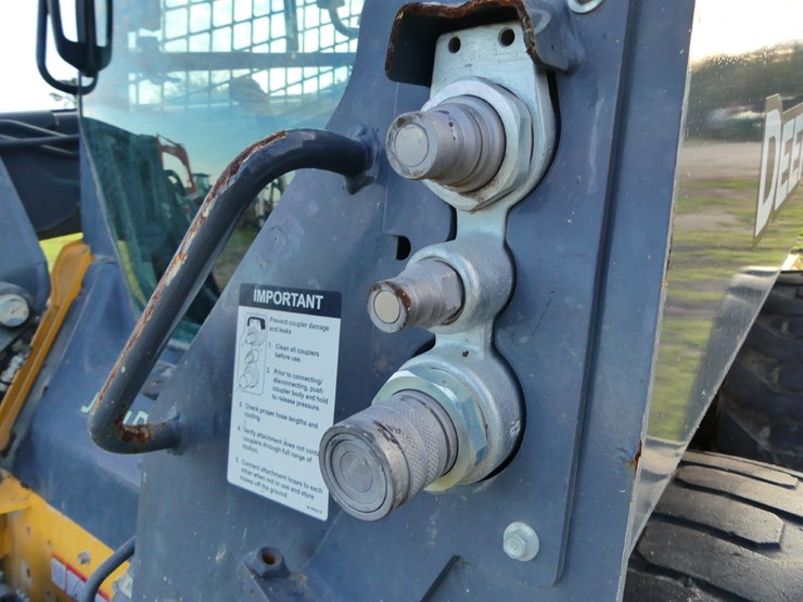 2024-deere-320g-image-11