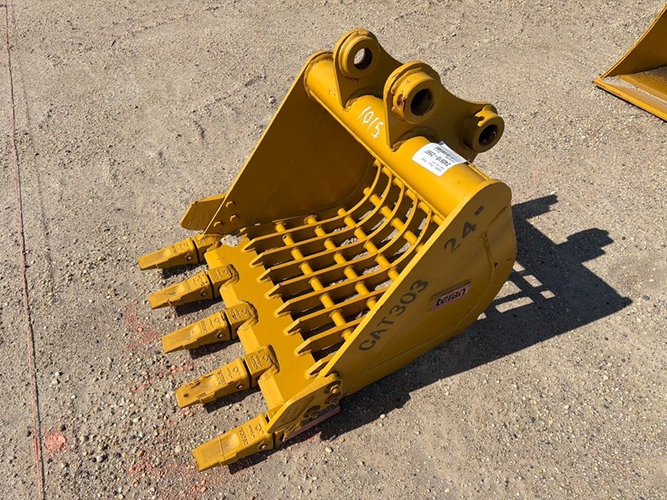 caterpillar-303-image-1