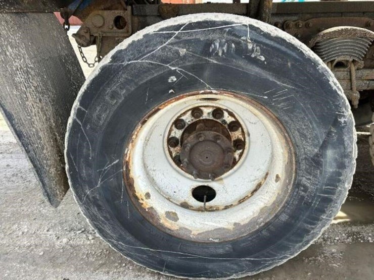 2013-freightliner-108sd-image-61