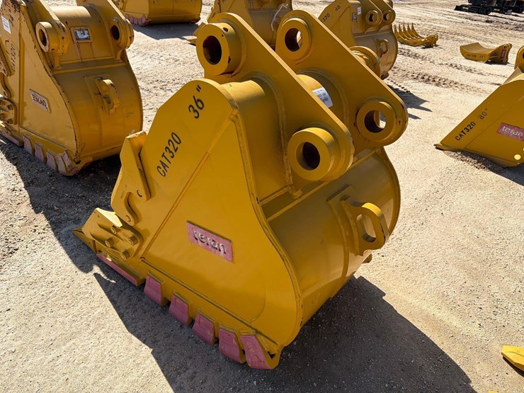 caterpillar-320-image-5