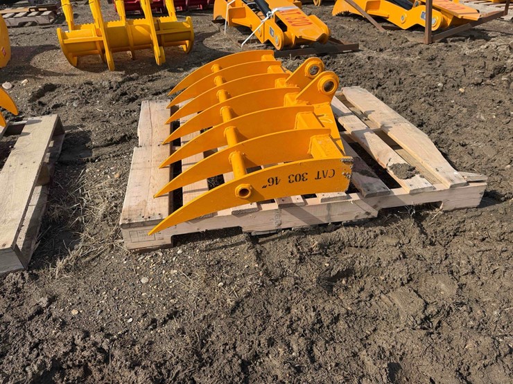 caterpillar-303-image-10