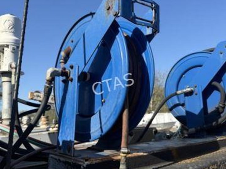 2011-ford-f550-image-17