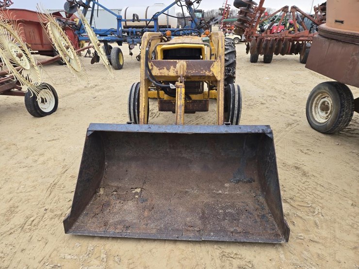 #359-•-massey-ferguson-utility-tractor-image-2