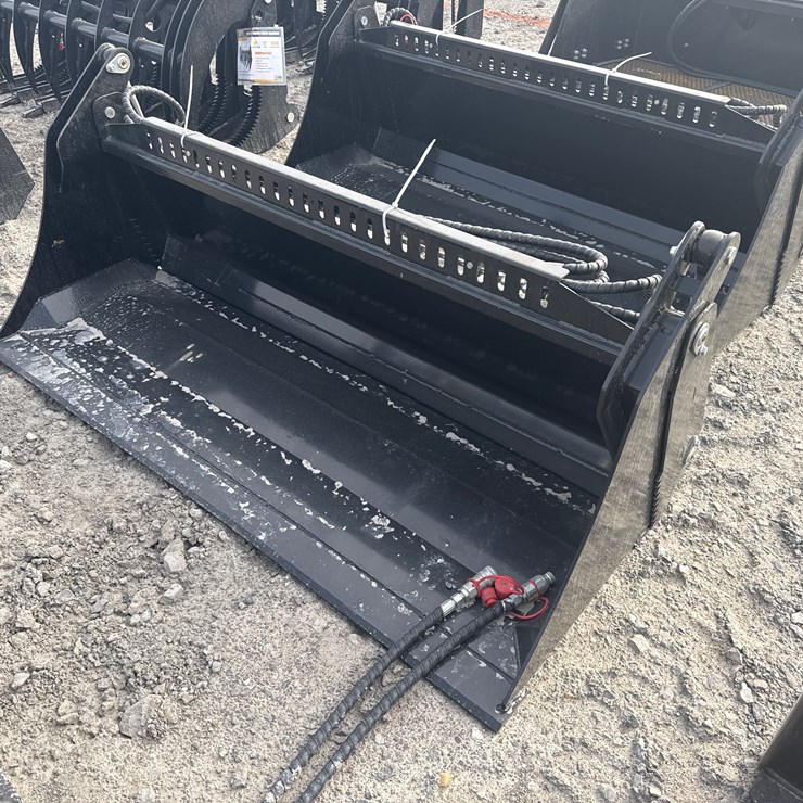 #2086 • Unused GIYI KH72 70" Skid Steer 4-in-1 Bucket INV# 42025