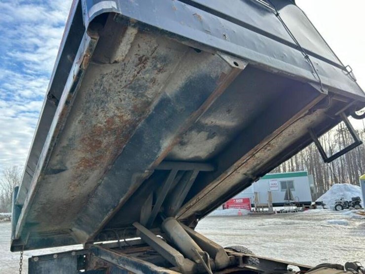 2015-isuzu-nrr-image-35