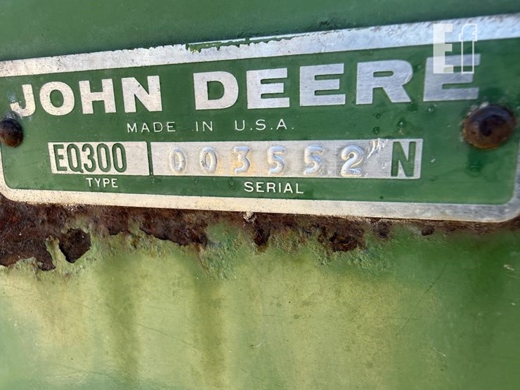 john-deere-300-image-9