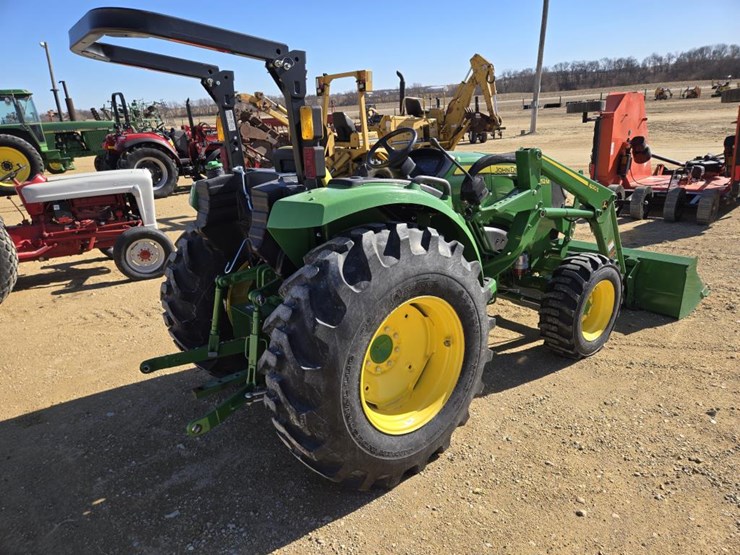 john-deere-4052m-image-9