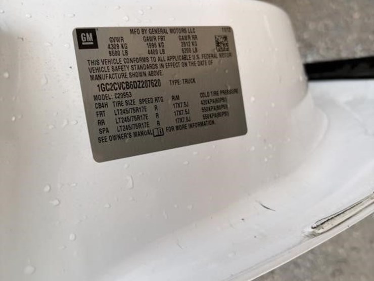 2013-chevrolet-2500-image-34