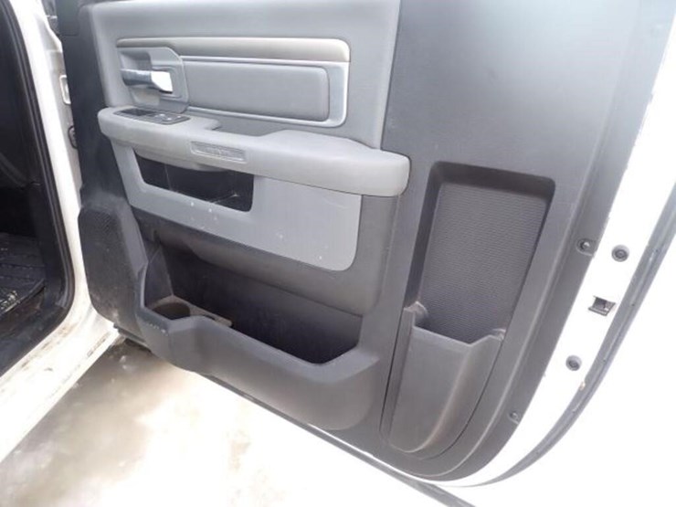 2015-dodge-1500-image-39